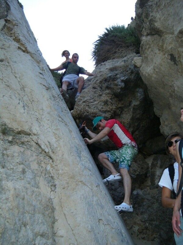 Heatwave attracts climbers to the sea once again