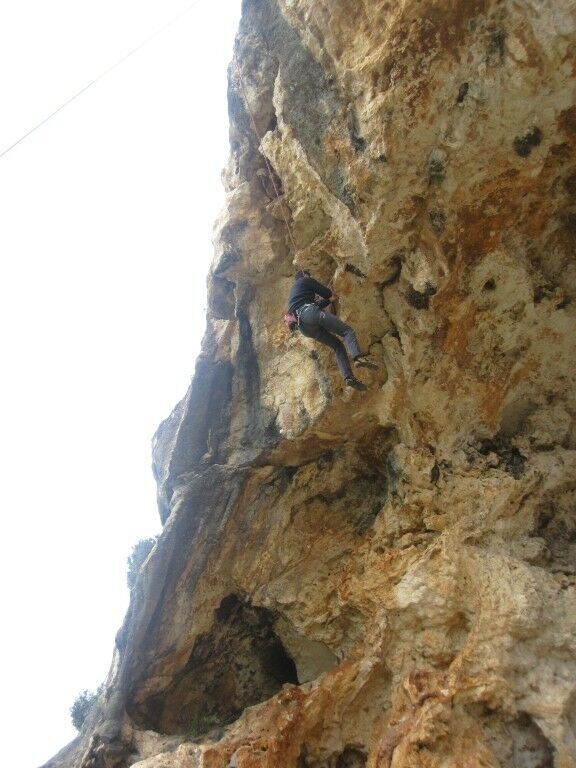 Cold Weather does not Deter Climbers from their Sunday Exercise